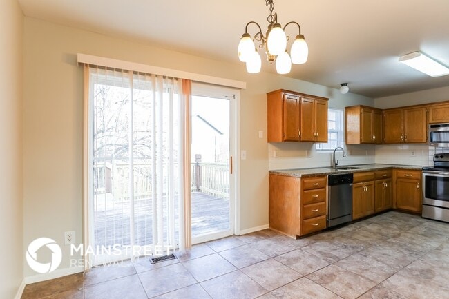 960 N Walnut St, Olathe, KS 66061 - photo 7