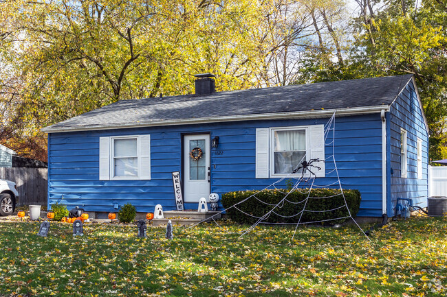 Woodlawn is located just minutes from downtown Elkhart and also the Intiana Toll Road.