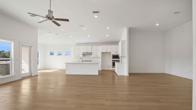 701 Longpoint Way unit 36200566, Panama City Beach, FL 32407 - photo 3