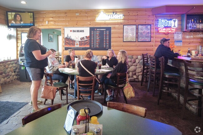 Cullom Knoll serves delicious pub fare in a rustic, laid-back environment.