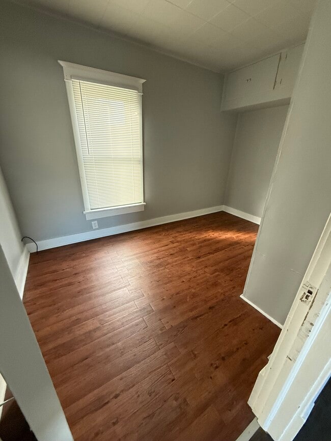 1035 Durfee Ave, Oshkosh, WI 54902 - photo 7