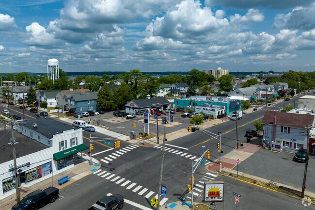Downtown Lake Como is filled with colorful architecture.