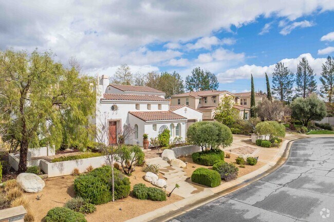 While area homes are almost all large and modern, a wide range of architectural styles can be found in Norheast Claremont, from contemporary two-story Craftsman builds to spacious custom-built estates featuring Mediterranean architecture.