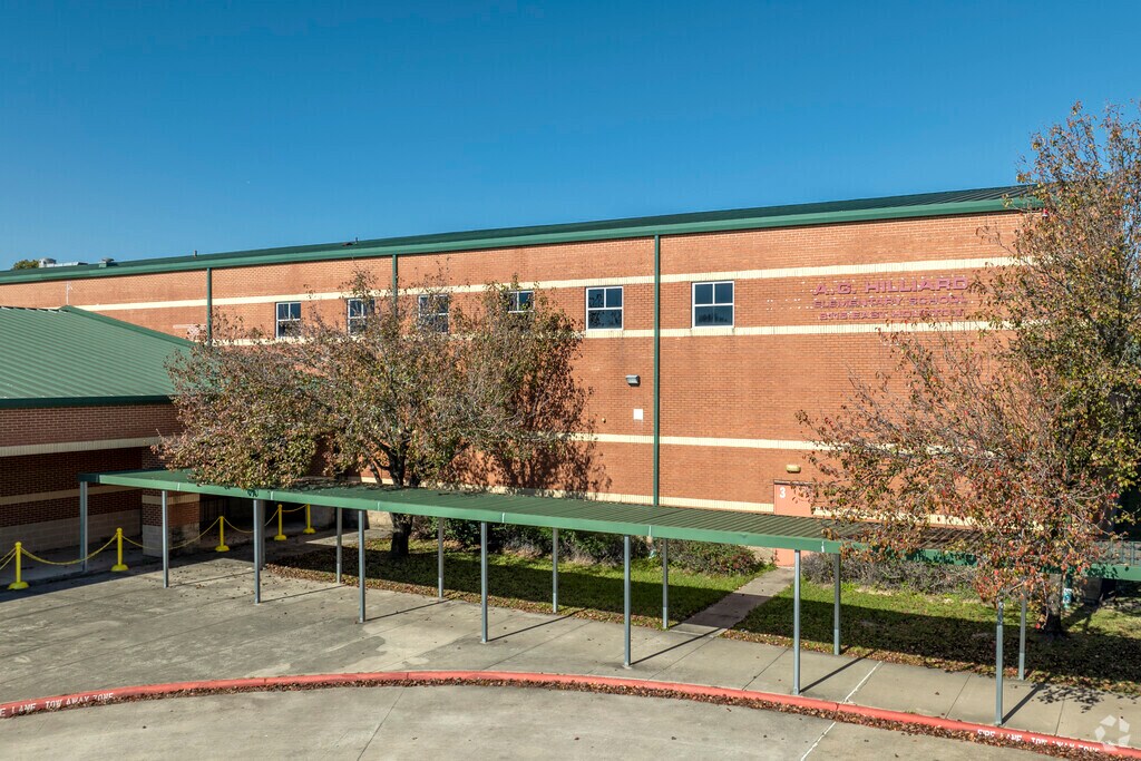 Hiliard Elementary School promotes a love for learning through innovative teaching methods.