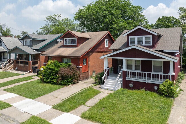 Craftsman homes with covered porches are common in Chalfonte.