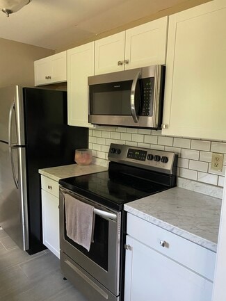 37 Brewster Rd Unit 37B, Glastonbury, CT 06033