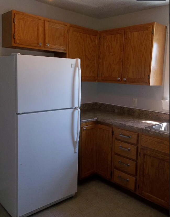 910 S Washington St unit 910 S Washington St, Aberdeen, SD 57401 - photo 2