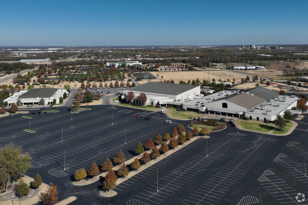 Lincoln Christian has a B grade on Niche for excellent academics and sports