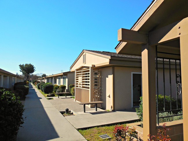 212 W Dakota Ave unit 212-D, Fresno, CA 93705 - photo 3
