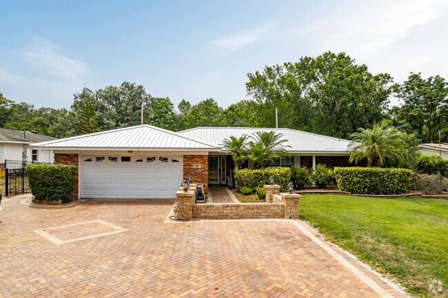 Yalaha has a variety of home styles.