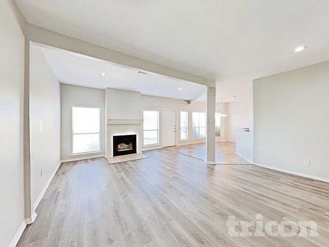 1081 Treehouse Ln, Red Oak, TX 75154 - photo 2