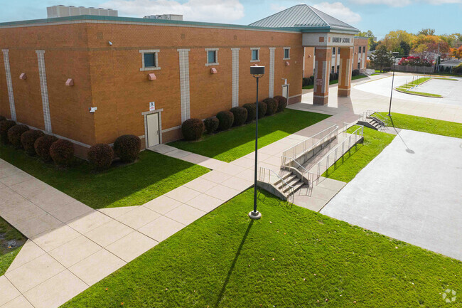 Harnew Elementary School is a public school that is located in Oak Lawn, Illinois.