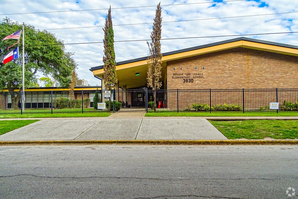 Isaacs Elementary School provides education in 
Kashmere Gardens.