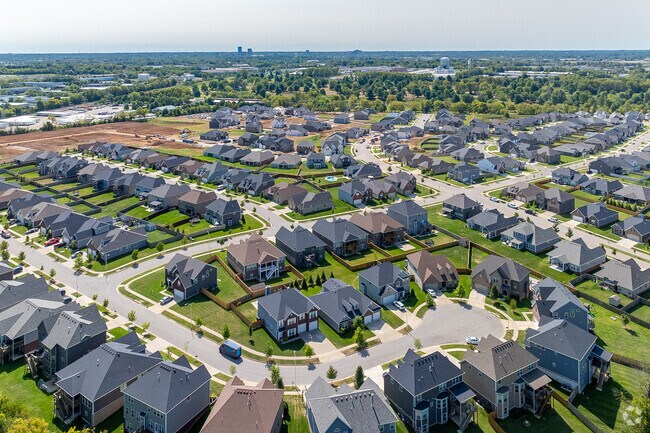 There are 503 homes in Sandersville.