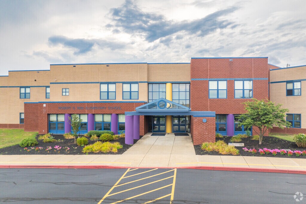 Robert Reid Elementary School serves students in grades K-5.