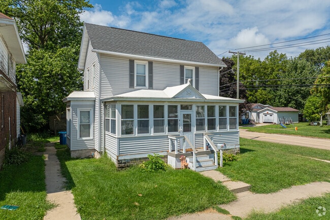 Late 1800s and early 1900s homes reflect Amboy’s rich architectural heritage.