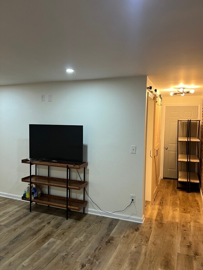 2210 Shamrock Dr unit Basement Apartment, Decatur, GA 30032 - photo 6