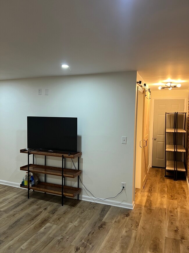 2210 Shamrock Dr unit Modern Studio Apartm, Decatur, GA 30032 - photo 6