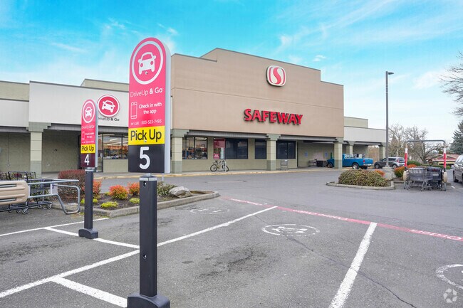 For even greater convenience and access, the Safeway in Aloha offers a drive-up grocery service.
