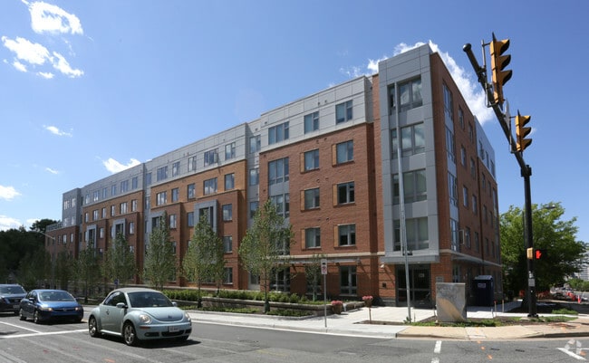 Jackson Crossing, Alexandria, VA 22305 - photo 3