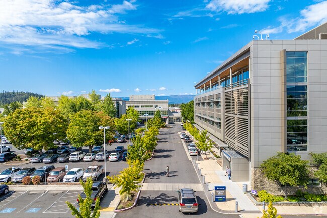 Asante Three Rivers Medical Center is just minutes away from Redwood.