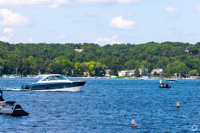 Boats of all sizes are welcome on Geneva Lake.