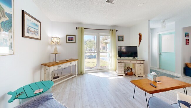 1279 Dinnerbell Ln E, Dunedin, FL 34698 - photo 2