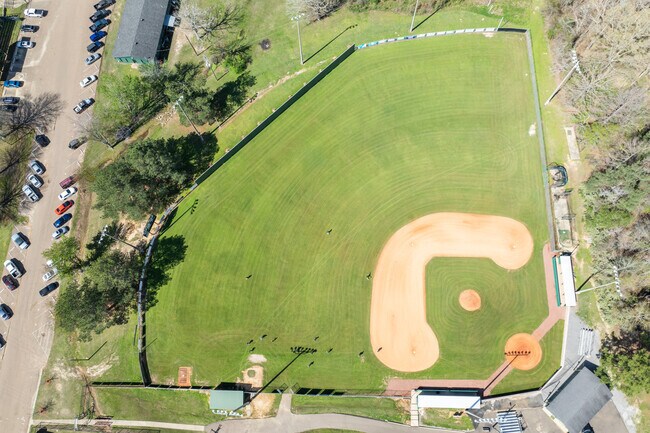 McLaurin High School serves 518 students in grades 7 through 12.