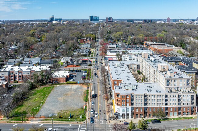 East Boulevard in Dilworth is lined with many restaurants and shopping choices.