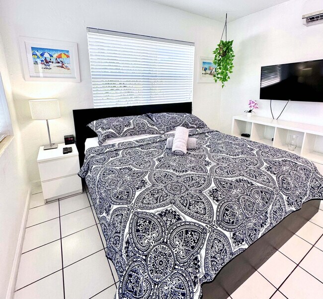 322 Oregon St unit FL2-ID1034662P, Hollywood, FL 33019 - photo 5