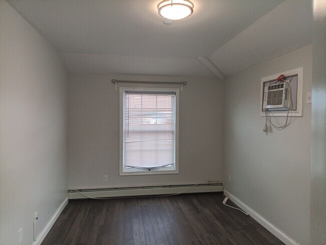 9214 Rockaway Fwy unit Rockaway beach 3 bed, Rockaway Beach, NY 11693 - photo 5