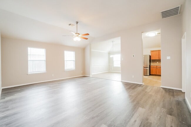 11747 Elizabeth Ct, Pinehurst, TX 77362 - photo 3