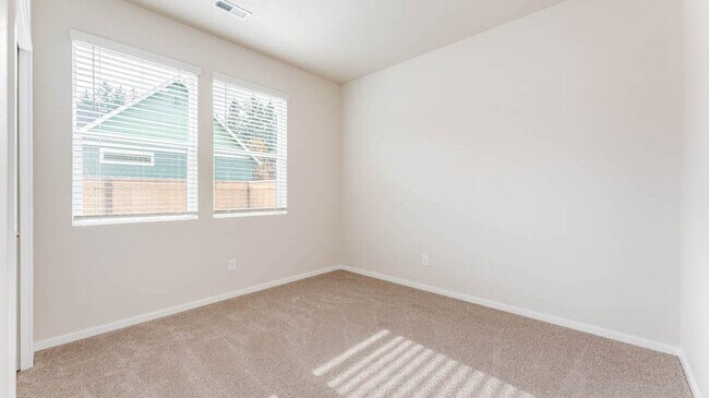 922 Sparrow St unit 36209332, Woodburn, OR 97071 - photo 3