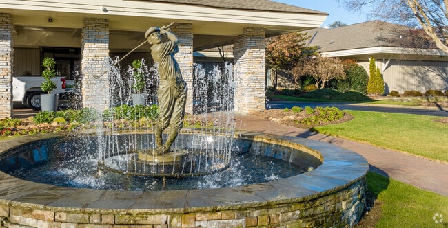 Residents of King Charles can join the Raleigh Country Club and have access to great amenities.