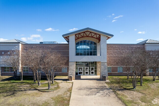 Excellence thrives at Artie L Henry Middle School.