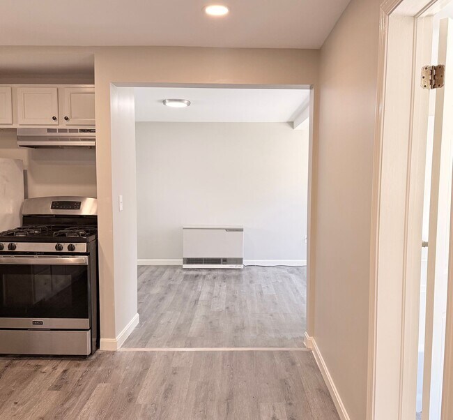 Pet-friendly Apartments for Rent in Hartford, VT!, White River Junction, VT 05001 - photo 4