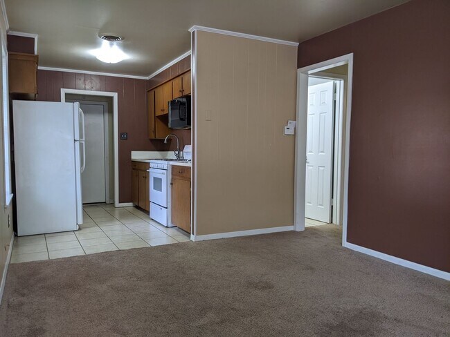 1911 Orman St, Bryan, TX 77801 - photo 4