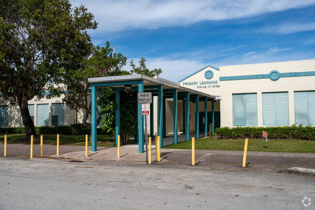 Greynolds Park Elementary School provides education in 
Central North Miami Beach.