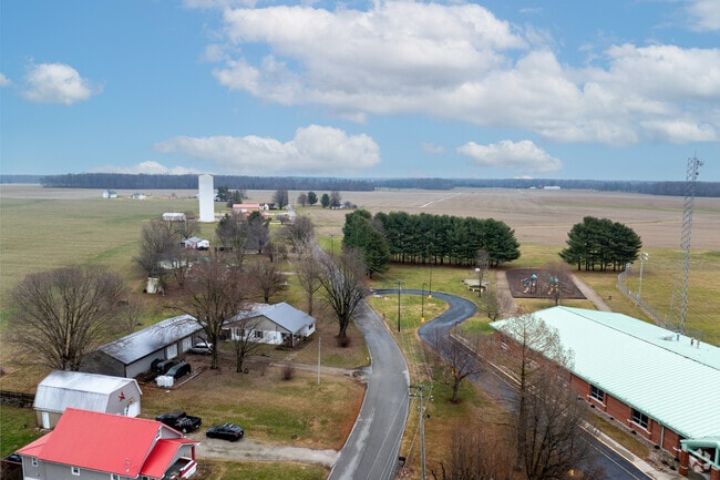 New Middletown Elementary School is located in a rural setting.