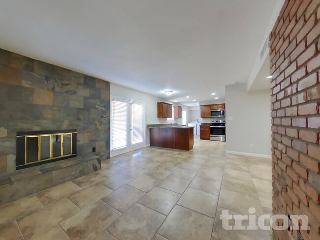 9215 N 39th Dr, Phoenix, AZ 85051 - photo 4