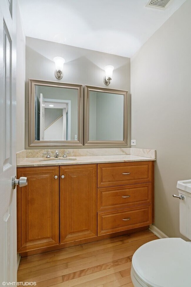 1340 N La Salle Dr unit 411, Chicago, IL 60610 - photo 7