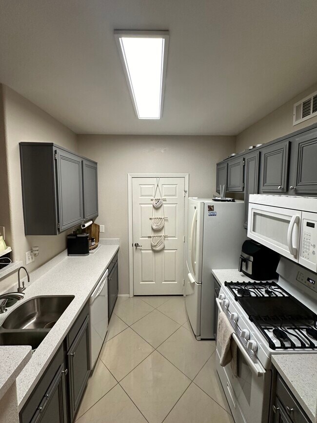 7123 S Durango Dr unit Living room, Las Vegas, NV 89113 - photo 7