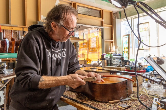 Hargiss Stringed Instruments near Prospect Hill sells vintage and new gear.
