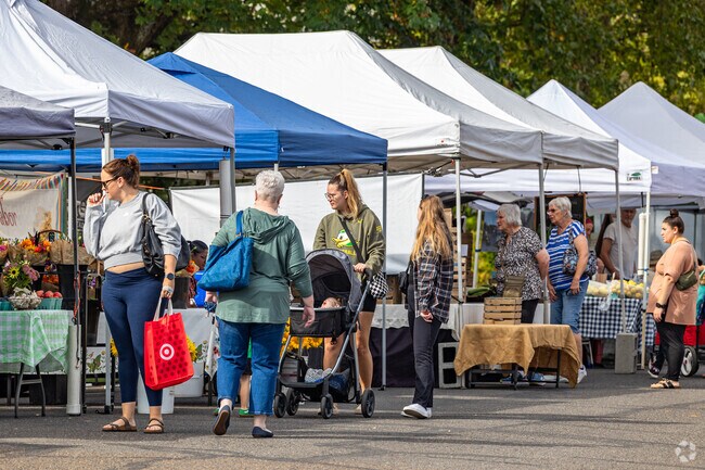 Albany Farmer's Market is held every Saturday and is 5 minutes away by car from Santiam, OR.
