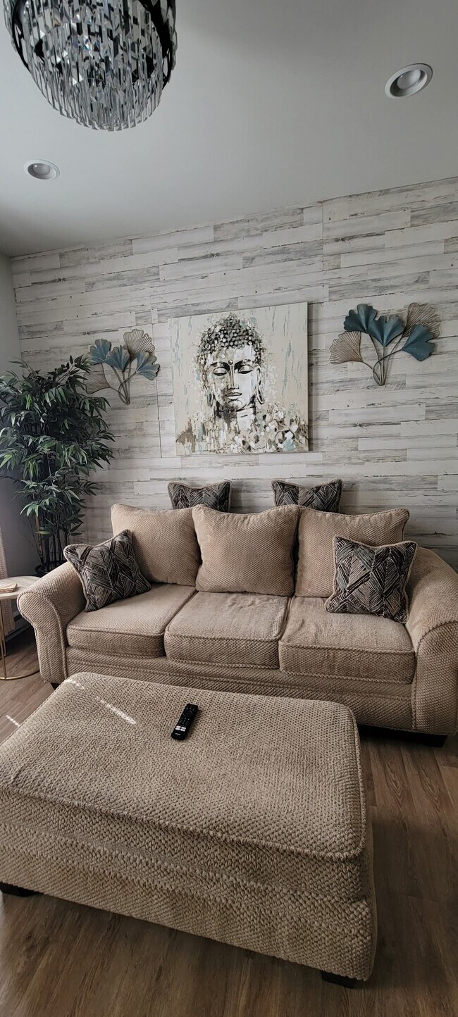 132 N 3rd St, Dekalb, IL 60115