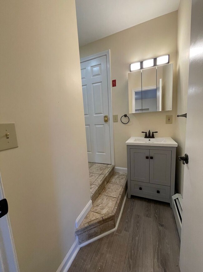 68 Chase St unit A, Burlington, VT 05401 - photo 3