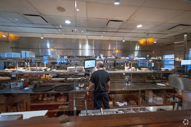 At the Granite City Brewery you can watch the cooks in action, near Lake Forest.