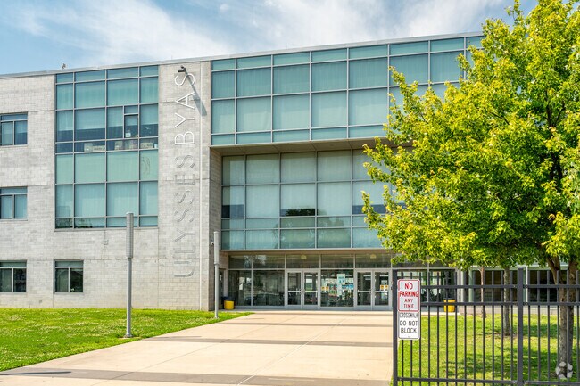 Ulysses Byas Elementary School offers plenty of AP and Honors courses.