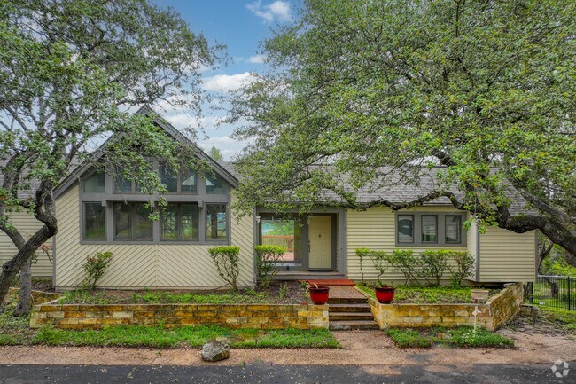 Quaint nature hidden homes tucked away in Hudson Bend.