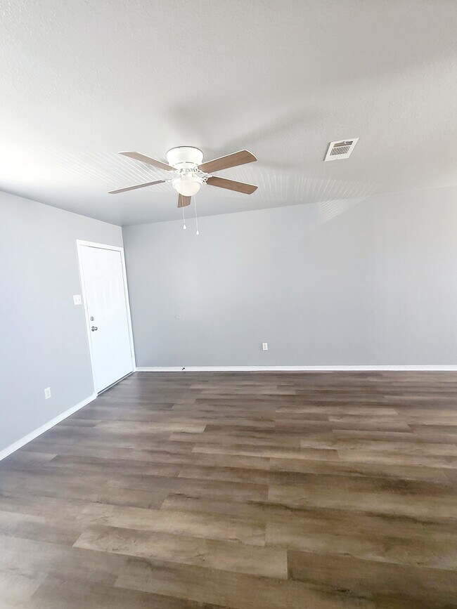 1707 Spring Rose Cir unit D, Killeen, TX 76543 - photo 5